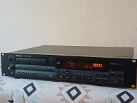 Tascam cd 450 Digital SPDIF Output  ,  XLR Balanced Output NOVI LASER