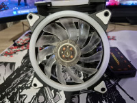 Set od 6 RGB ventilatora + hub.