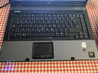 HP Compaq 8510p laptop na prodaju. Ispravan sa Windows 7 i office