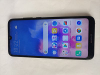 Huawei Y6 (19) dual sim,malo oštečenje, bez punjača ---micro USB