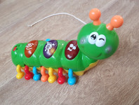 Glazbeni crvić igračka za uzrast 6+