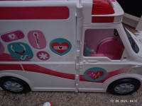 Barbie sanitet vozilo 3 u 1