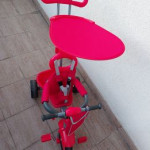 Crveni tricikl