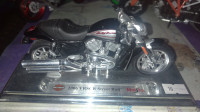 Diecast model motora Harley Davidson VRSCR Street Rod 1/18