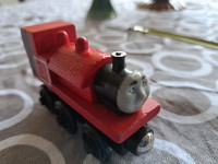 Drvena lokomotiva - vlak crveni