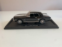 Ford Mustang 1964 1/2 1:18 Diecast Hardtop model MOTORMAX