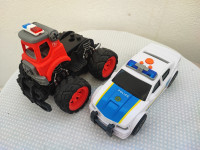 2 igračke  do 15 cm.u jednom lotu