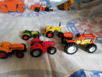 Metalni Traktori  5 kom