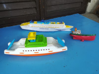 plastični brodovi igračka