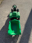 Na prodaju: dječji traktor na pedale s prikolicom