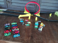 Skakaonica i petlja i autići obični te formulice na pogon