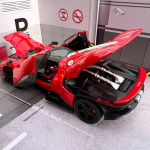 Sportski automobil-Model od legure u mjerilu 1:32 s izložbenom bazom