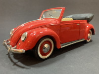 VW Buba Cabriolet Beetle iz 1951. Maisto 1:18 vintage autic maketa