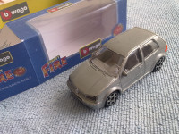 VW GOLF '98 Sivi autić igračka model Bburago Italy 1/43