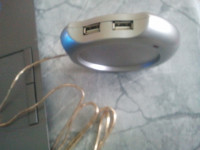 Razvodnik s 4 usb ulaza,ujedno grije šalicu s kavom,vidi slike!