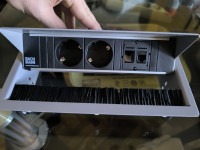 Stolna utičnica (kutija) sa priključcima