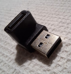 USB kutni adapter