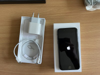 iPhone SE 2020 64 GB Black + kutija + Apple punjač + kabel + 4 maske