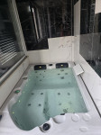 Prodajem hidromasažnu kadu (jacuzzi) 1850 x 1200mm s LED rasvjetom