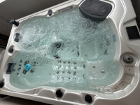 Vrhunski Jacuzzi s Touch ekranom, zvučnicima - nabavna cijena 7495 EUR