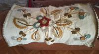 Navlake za jastučiće, ukrasne vunom vezene