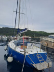 Jedrilica (8.9m) sa unutarnjim Yanmar motorom od 13.26kW