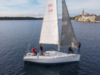 Prodajem regatnu- krstaš jedrilicu Jazz 27