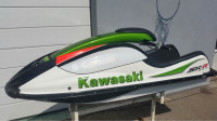 Kawasaki  jet-ski SXR 800 stojeći
