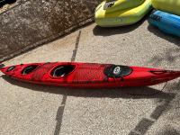 Morski kayak, namjenjen za duga putovanja i otvorene vode.