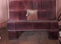 Crvena kalijeva peć na drva