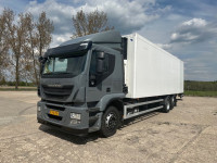 IVECO Stralis 360 6x2 kamion hladnjača + tail lift