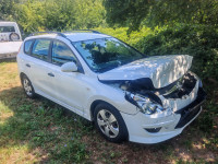 Hyundai i30 1,6 CRDi razbijen prednji kraj