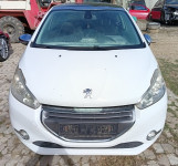 Peugeot 208 2012 1.2 puretech 60 kw, za dijelove