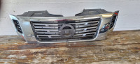 1381-NISSAN NAVARA PREDNJA MASKA/  / 14-21