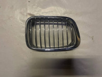 1722.410.1 - PREDNJA DESNA REŠETKA HLADNJAKA BMW E36 1991.-1996.