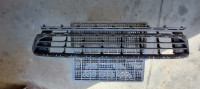 421-GOLF 7 RESETKA /GRIL PREDNJEG BRANIKA