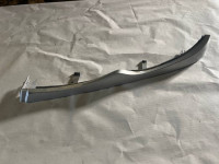 7030553 - DONJI BOČNI LIST LIJEVOG PREDNJEG SVJETLA BMW E90 E91 E92