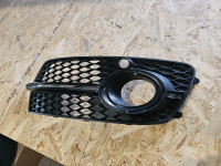 8R08077682N.Audi Q5 desna resetka u braniku oko maglenke