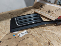 8V3807682 Audi  8V3 resetka u braniku desna