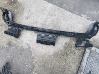 audi a4 b9 8w 8w9 nosač vodilica za zadnji branik