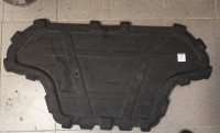 Audi Q3 2023 zvučna izolacija haube 83A