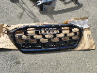 Audi Q8 23- prednja maska branika grill odbojnika BLACK 4M8853651BR