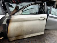 BMW SERIJE 5 G30 G31 F90 PREDNJA LIJEVA VRATA 300 *OŠTEČENA*