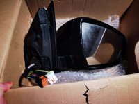 citroen c5 retrovizor desni polovan malo ogreban