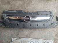 Corsa c prednja maska krom