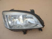 far desni prednji dio desna prednja opel zafira a 89100055