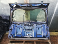 focus 2 karavan zadnja hauba