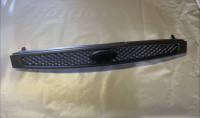 FORD FIESTA MASKA PREDNJA MASKA 2002-2005 MREŽA