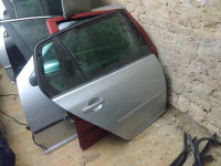 Golf 5 zadnja suvozačeva vrata