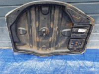 ispod prtljažnika stražnji dio dno prtljažnika, gepeka kada mercedes c